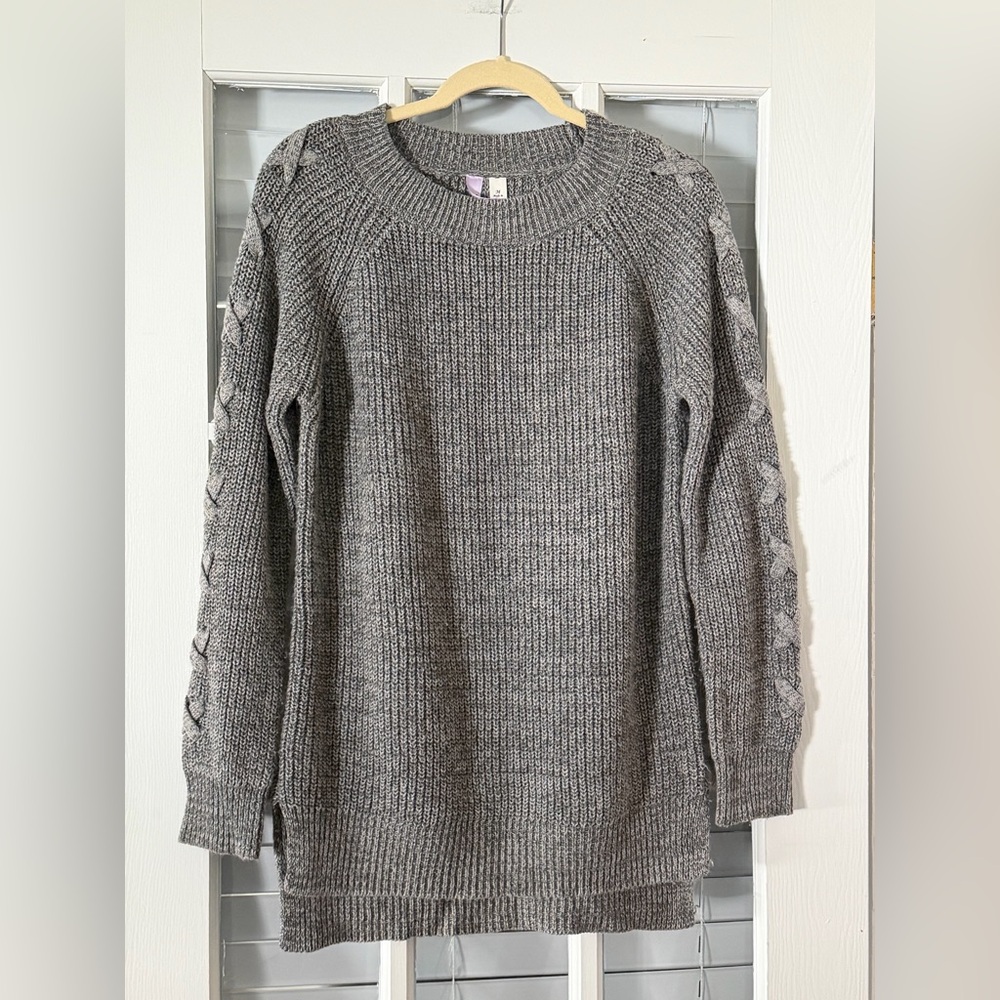 Alya Women’s M Gray Lace Up Sleeve Tunic Style Sweater | SKU 0287